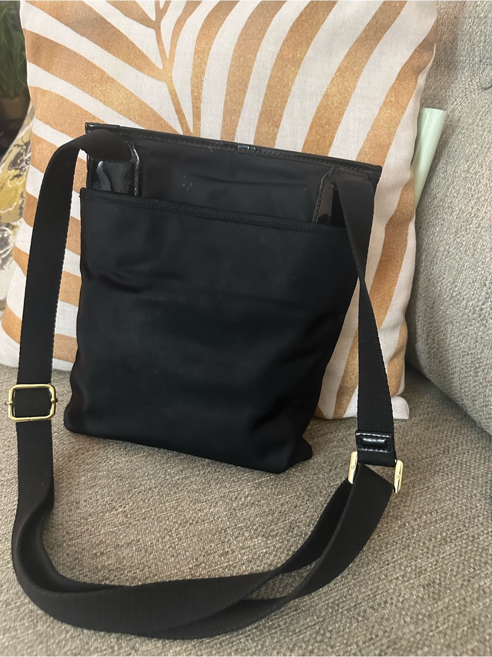 Tory Burch Perry Black Crossbody Bag with Patent Trim & Front Pocket - Picture 7 of 16